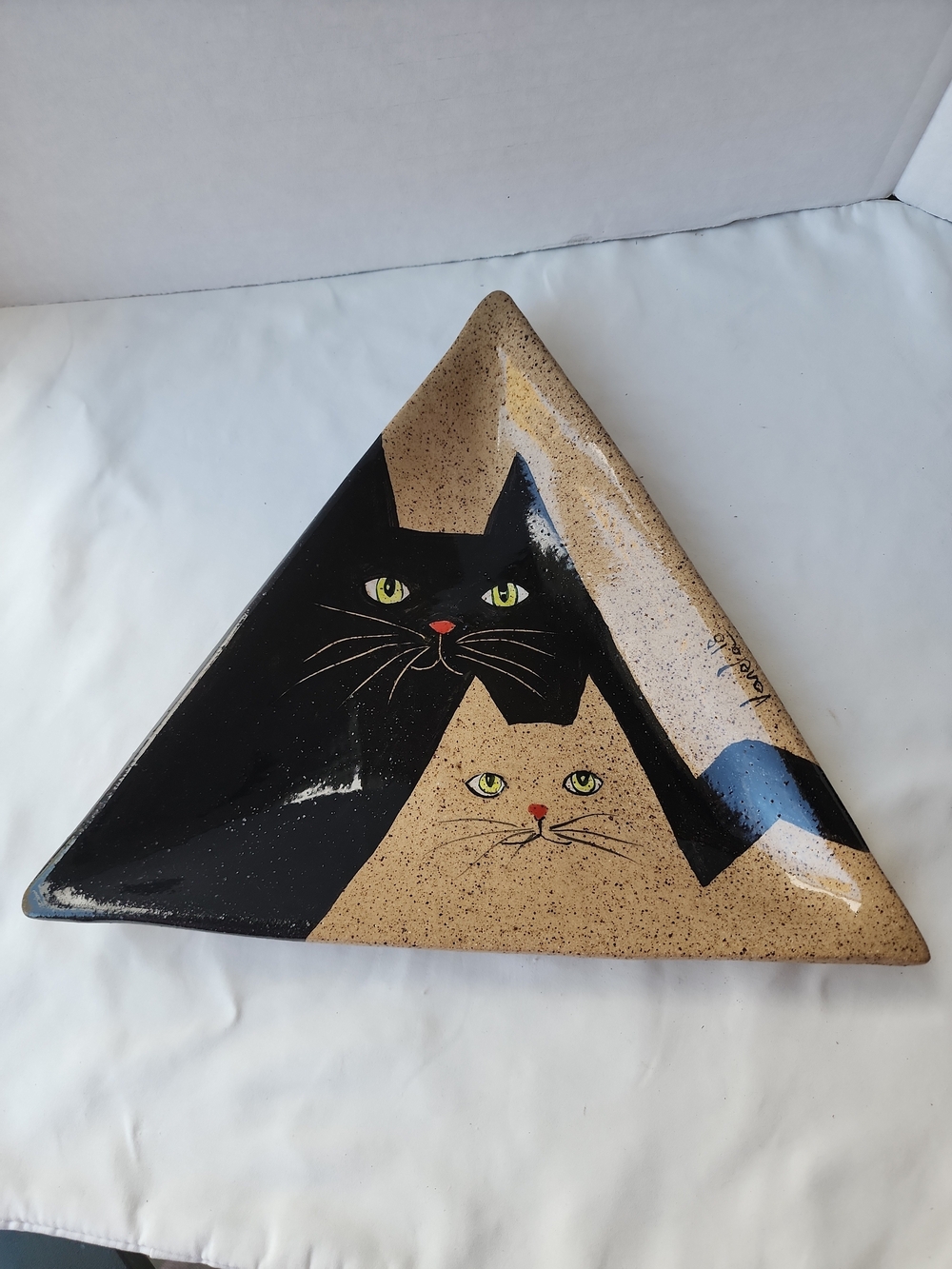 Ana Varela Studio Pottery 11" Triangular Cat Dish Plate Hand-Painted Signed